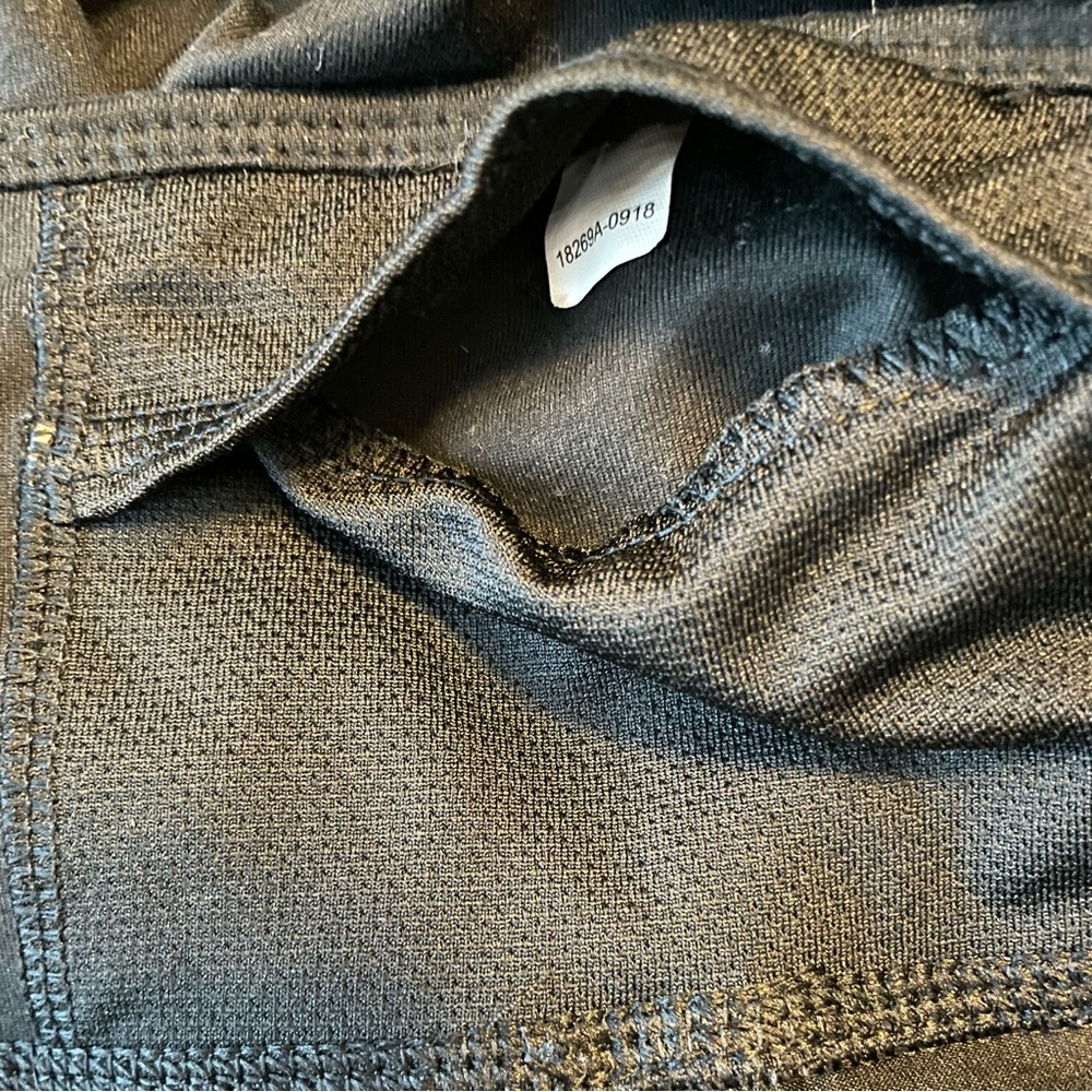 Avia women’s black yoga pants with waist tie & pocket in back in the waistband. - Picture 4 of 6